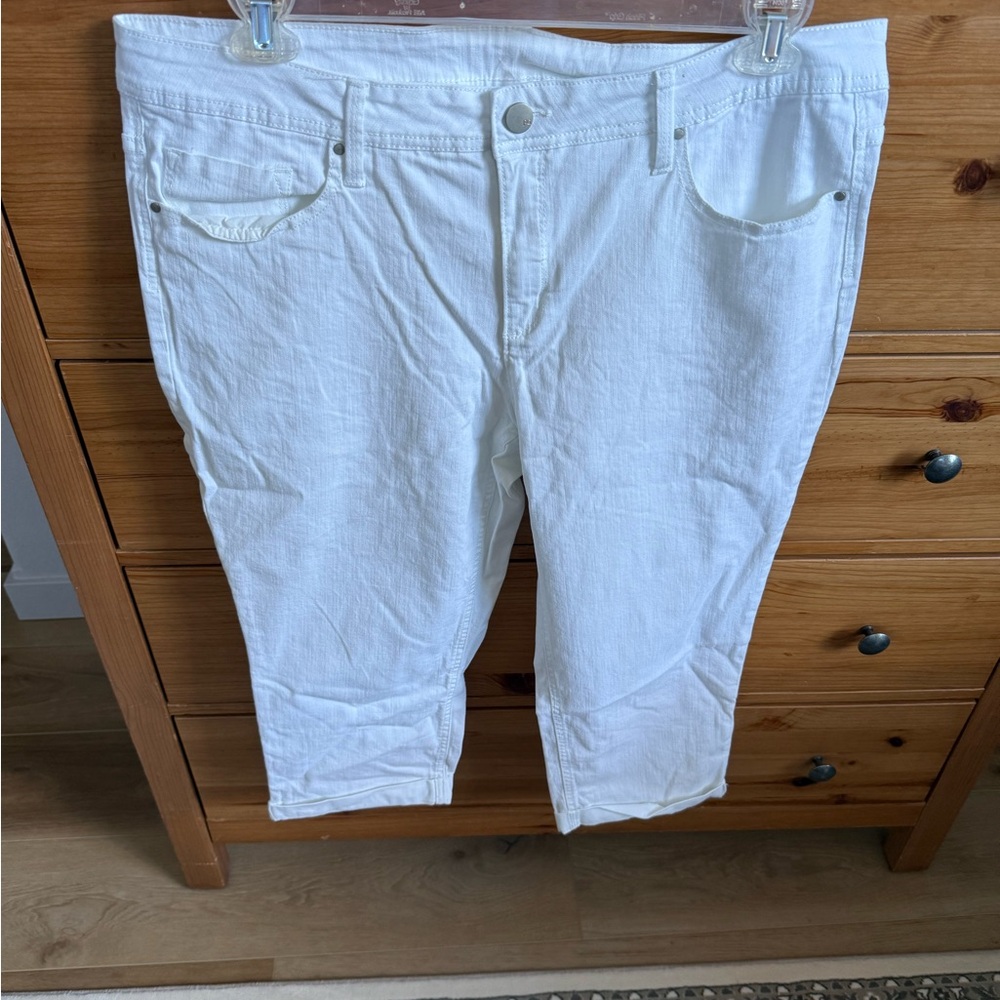 Faded Glory White Denim Capris with FG Button